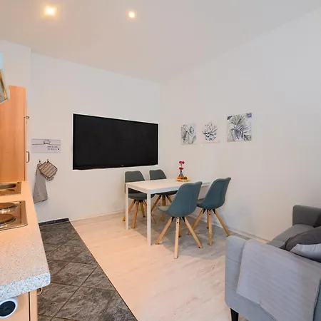 Apartament Zentrale, Ruhige Auf Dem Werder, 4 Personen Magdeburg